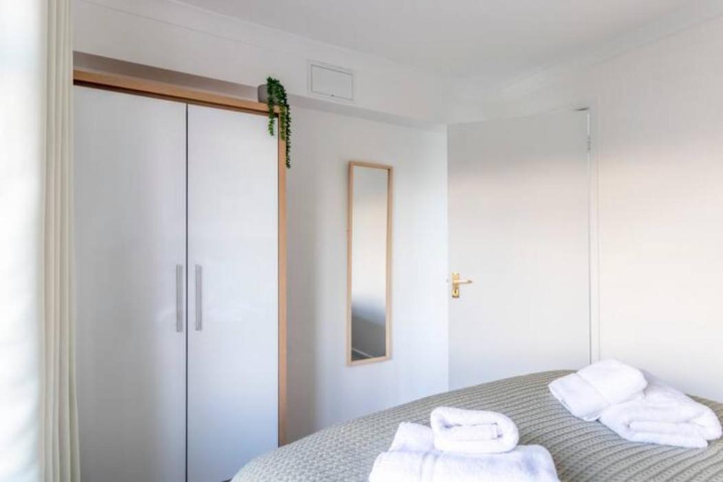 Large Sea View 2 Bedroom Sleeps 6 - Free Parking بورنماوث المظهر الخارجي الصورة